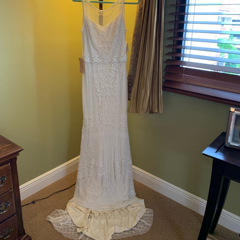 Theia hand embroidered mermaid wedding gown - Picture 2 of 16